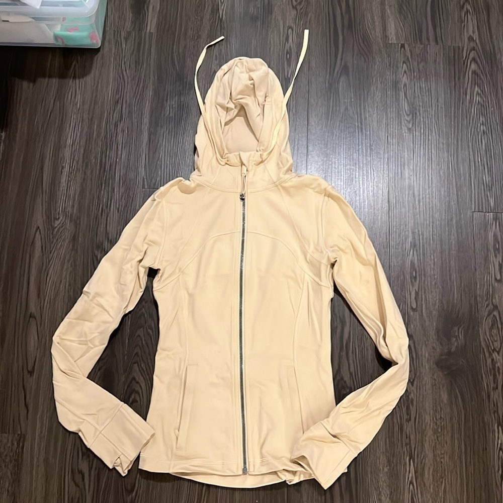 Lululemon Like New 
Define jacket Nulu